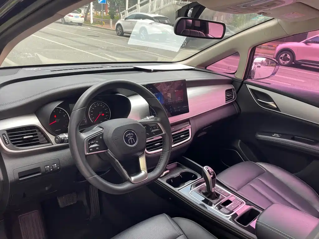 BYD MAX — миниатюра 18