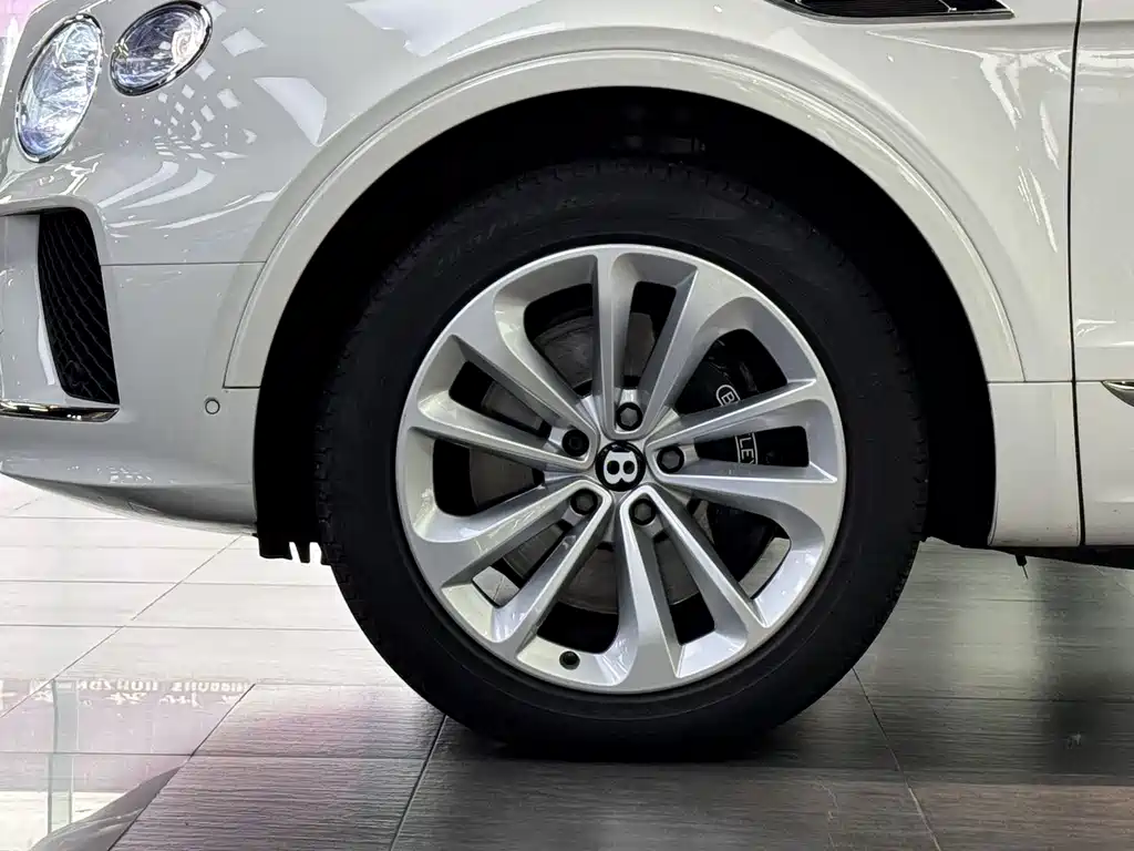 Bentley Bentayga — миниатюра 17
