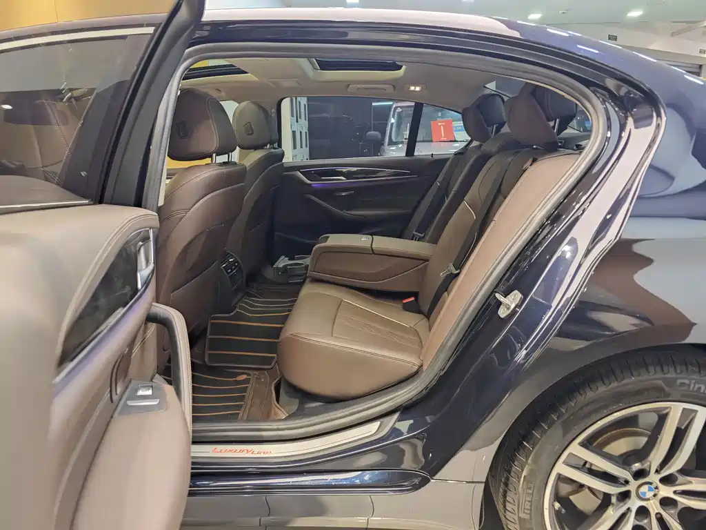 BMW 5 Series — миниатюра 21