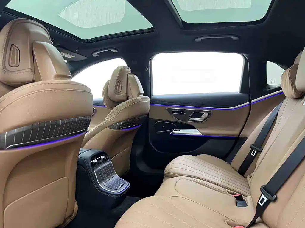 Mercedes-Benz E-Class — миниатюра 13