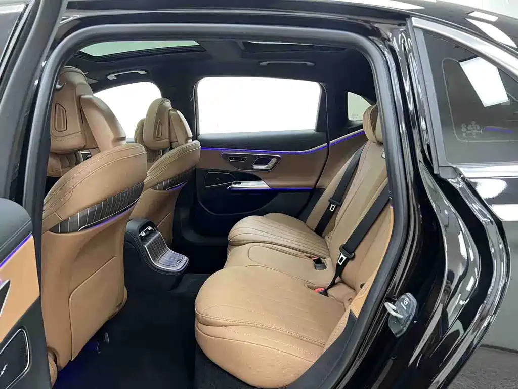 Mercedes-Benz E-Class — миниатюра 12