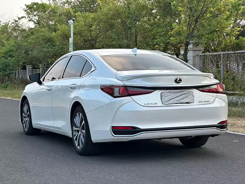 Lexus ES — миниатюра 4
