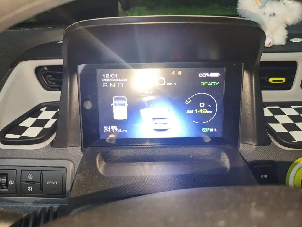 Wuling MINIEV — миниатюра 20