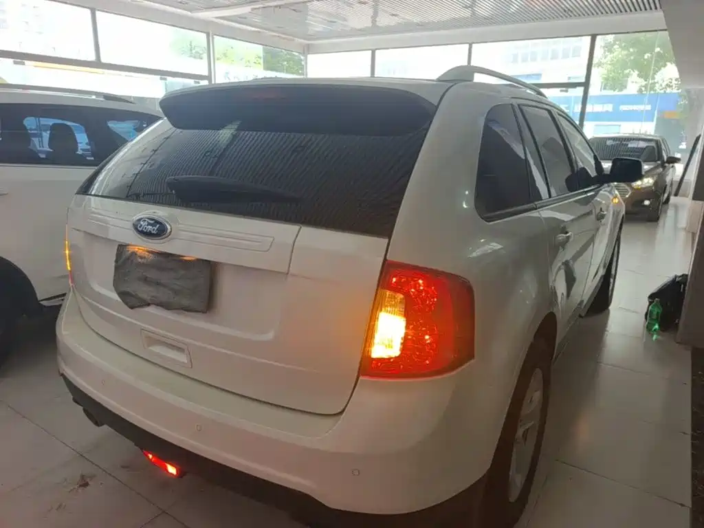 Ford Edge (Import) — миниатюра 7