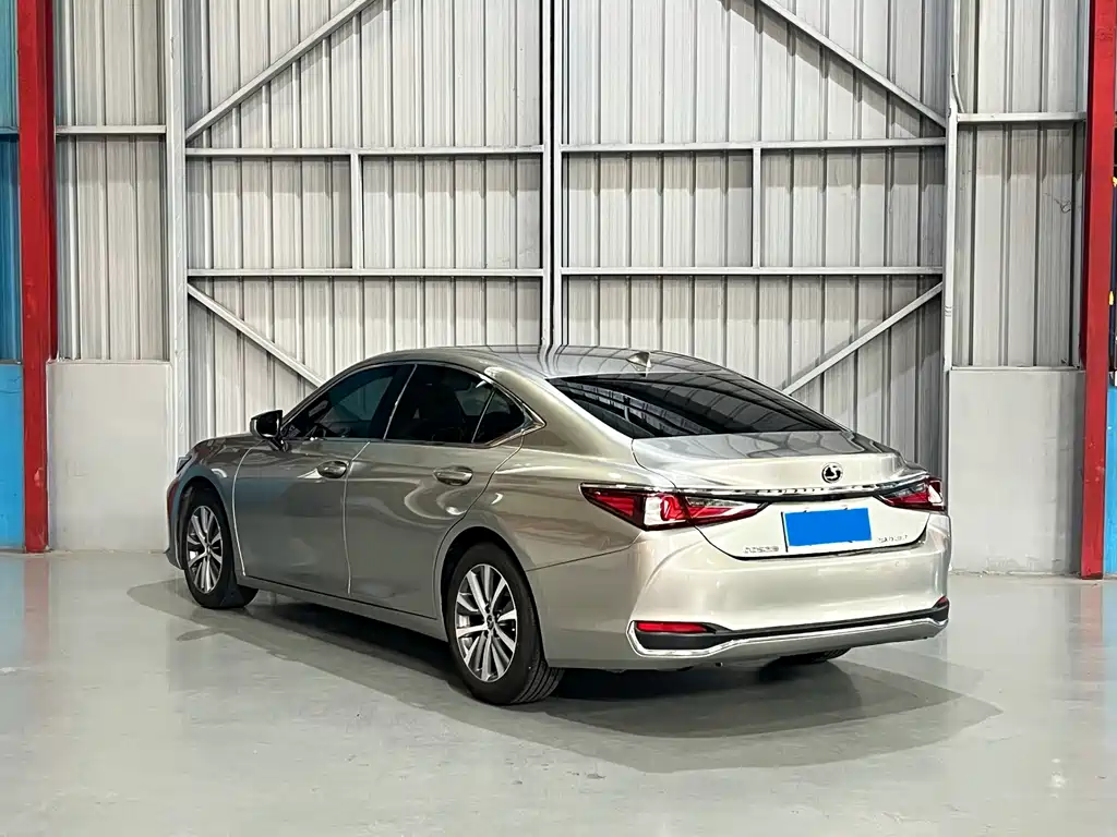Lexus ES — миниатюра 9