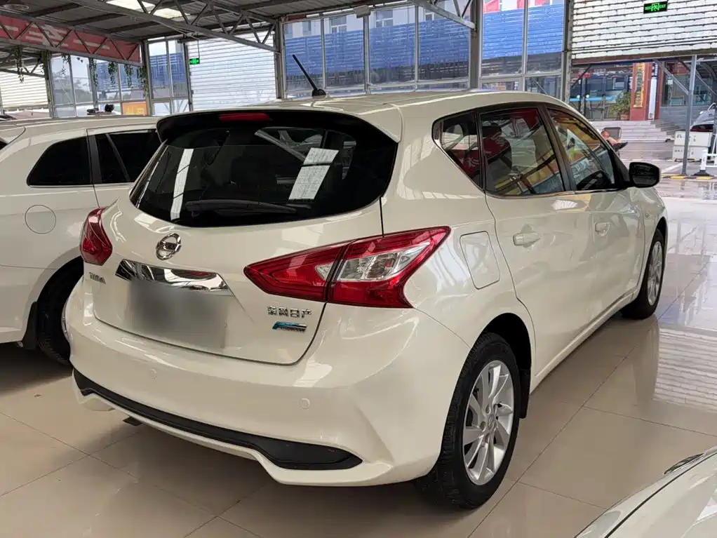 Nissan Tiida — миниатюра 8