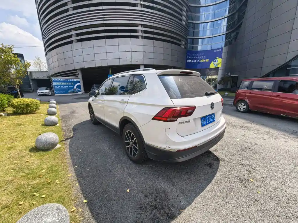Volkswagen Tiguan L — миниатюра 5