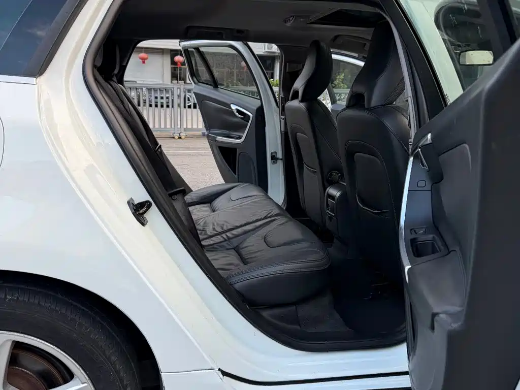 Volvo V60 — миниатюра 13