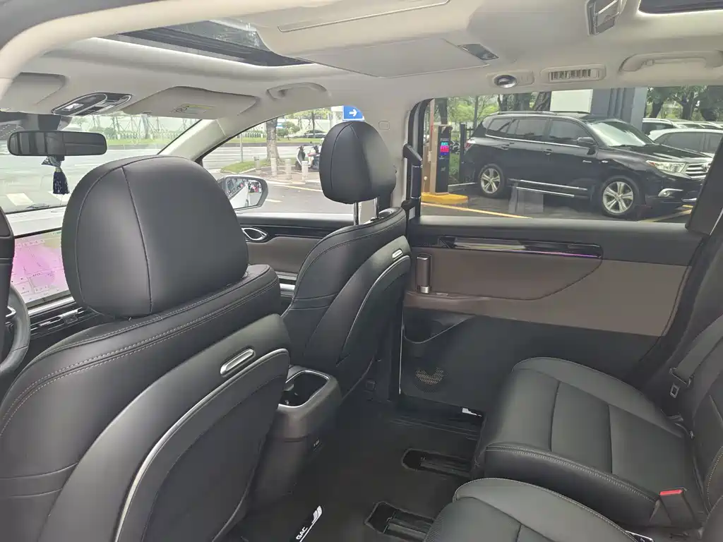 GAC Motor 传祺E8 PHEV — миниатюра 17