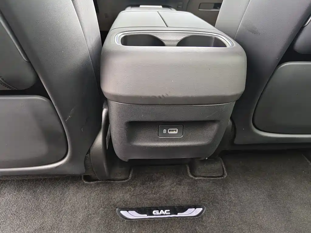 GAC Motor 传祺E8 PHEV — миниатюра 30
