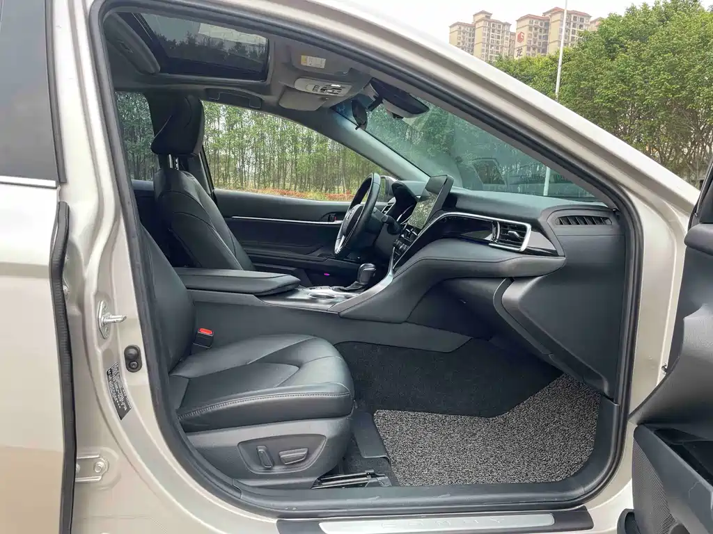 Toyota Camry — миниатюра 8