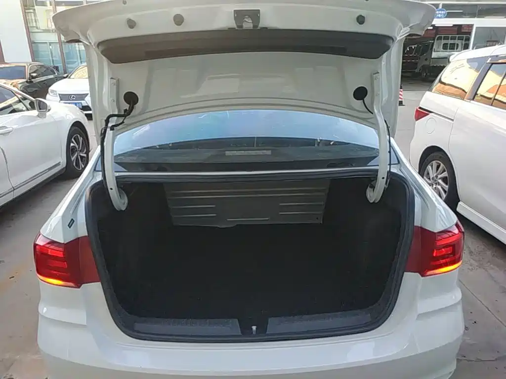 Volkswagen Santana — миниатюра 19