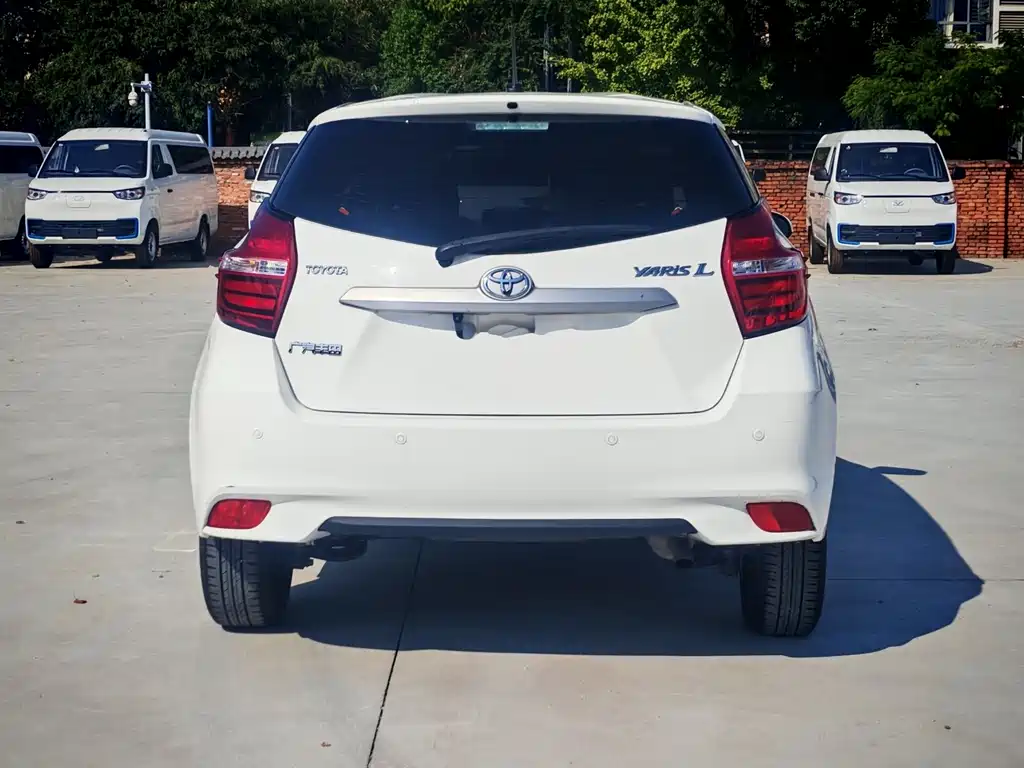 Toyota Yaris L — миниатюра 5