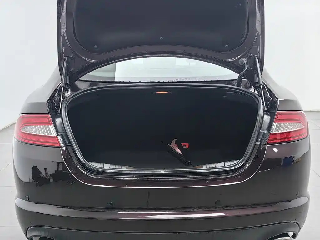 Jaguar XF — миниатюра 16