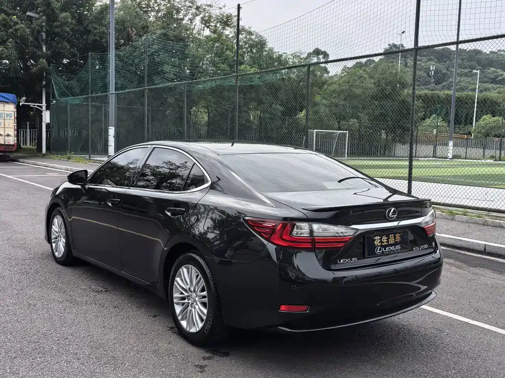 Lexus ES — миниатюра 10