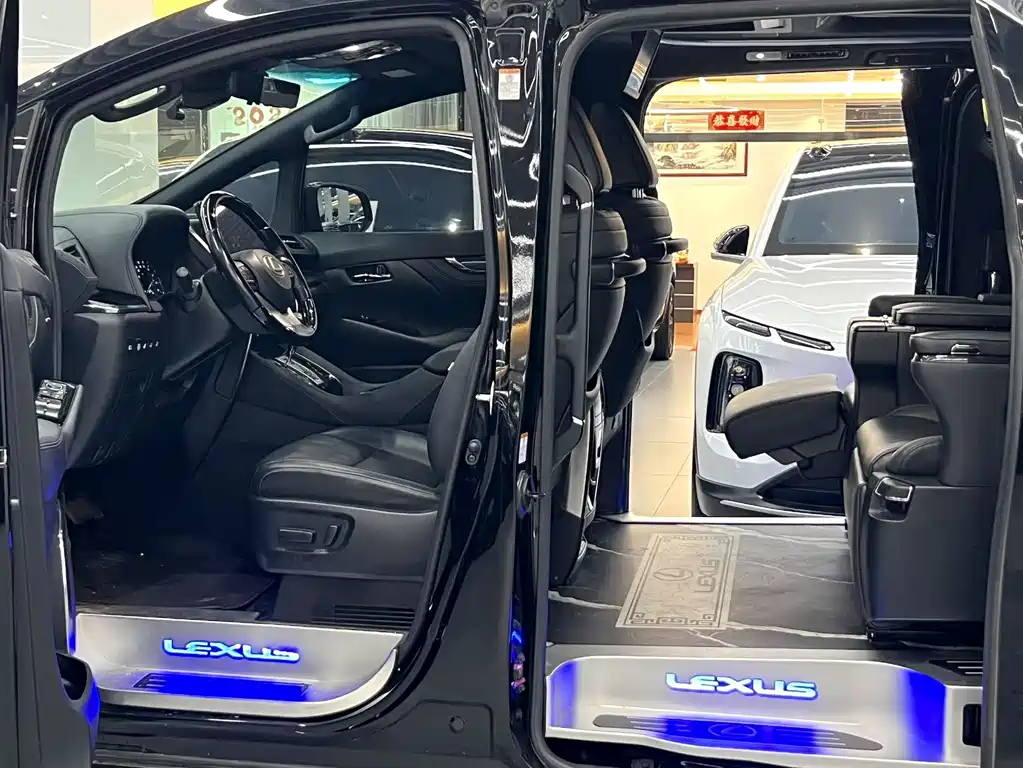 Lexus LM — миниатюра 7