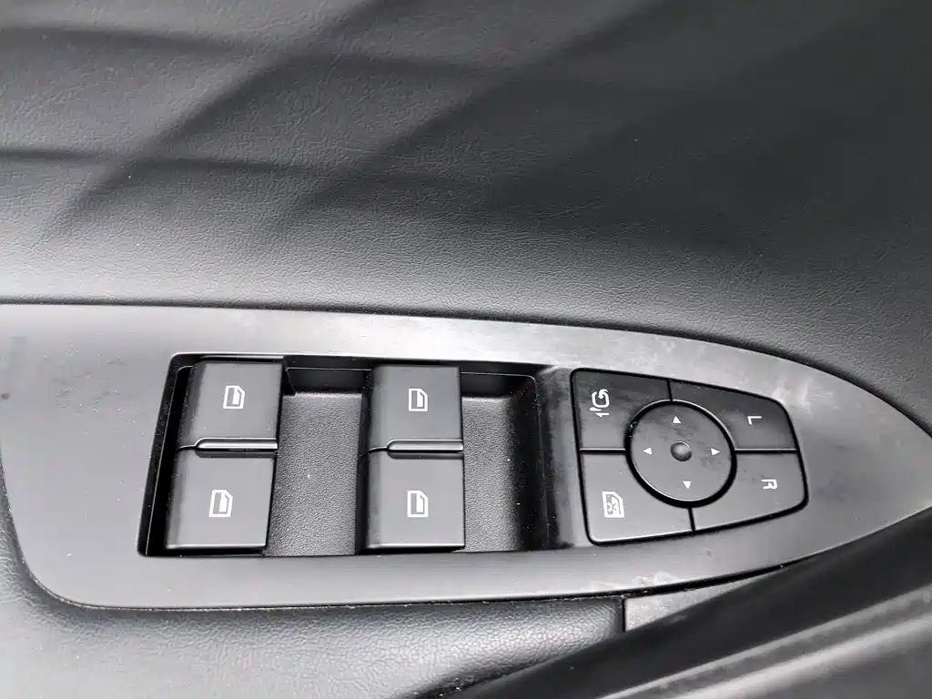 Roewe RX5 New Energy — миниатюра 9