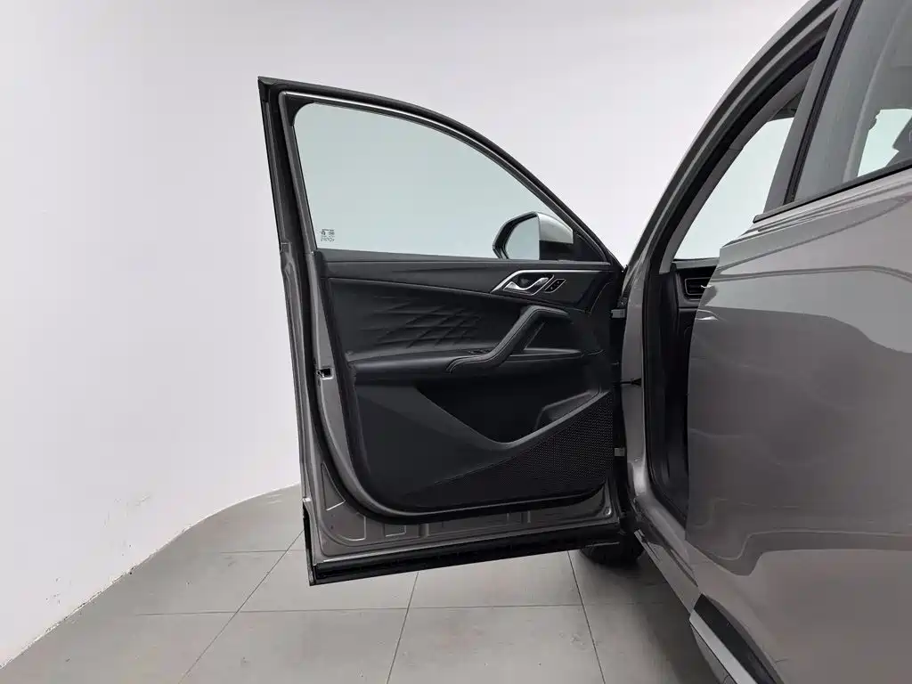 Roewe RX5 New Energy — миниатюра 8