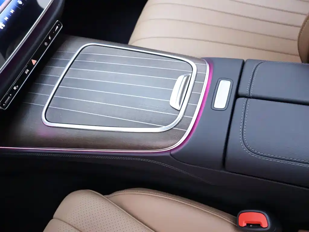 Mercedes-Benz E-Class — миниатюра 12