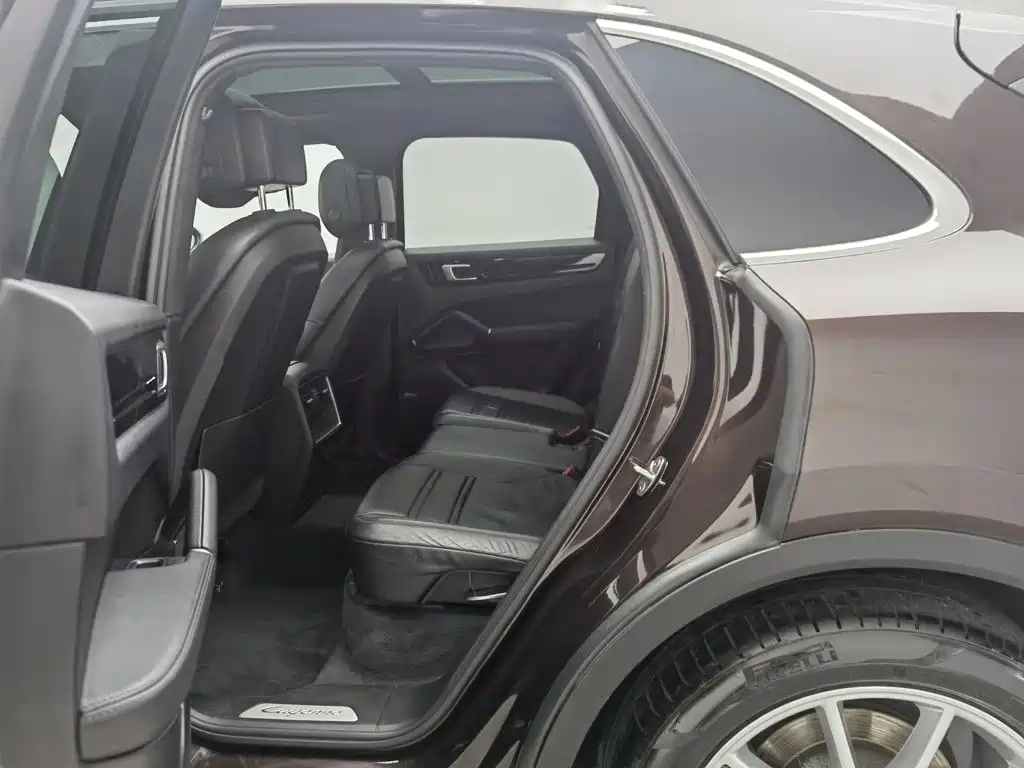 Porsche Cayenne — миниатюра 15