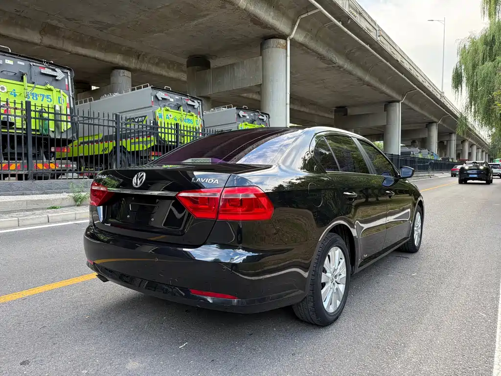 Volkswagen Lavida — миниатюра 5