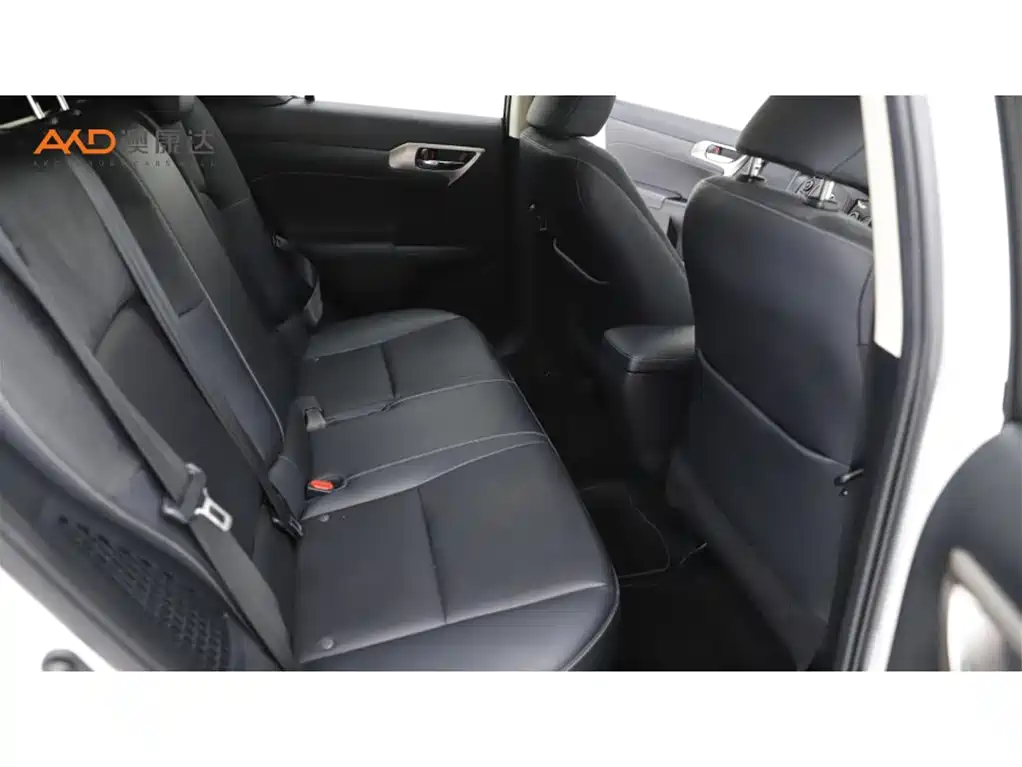 Lexus CT — миниатюра 8