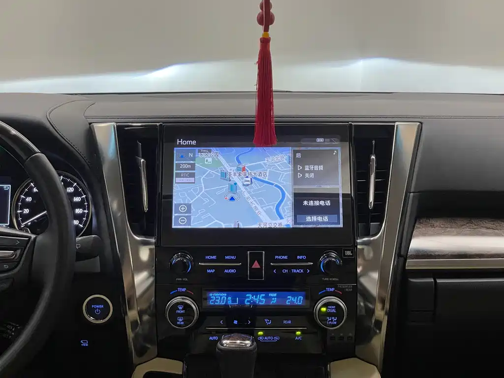 Toyota Alphard — миниатюра 23