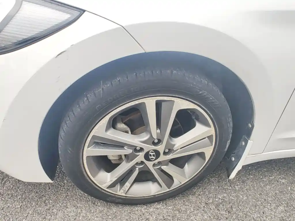 Hyundai Elantra — миниатюра 23