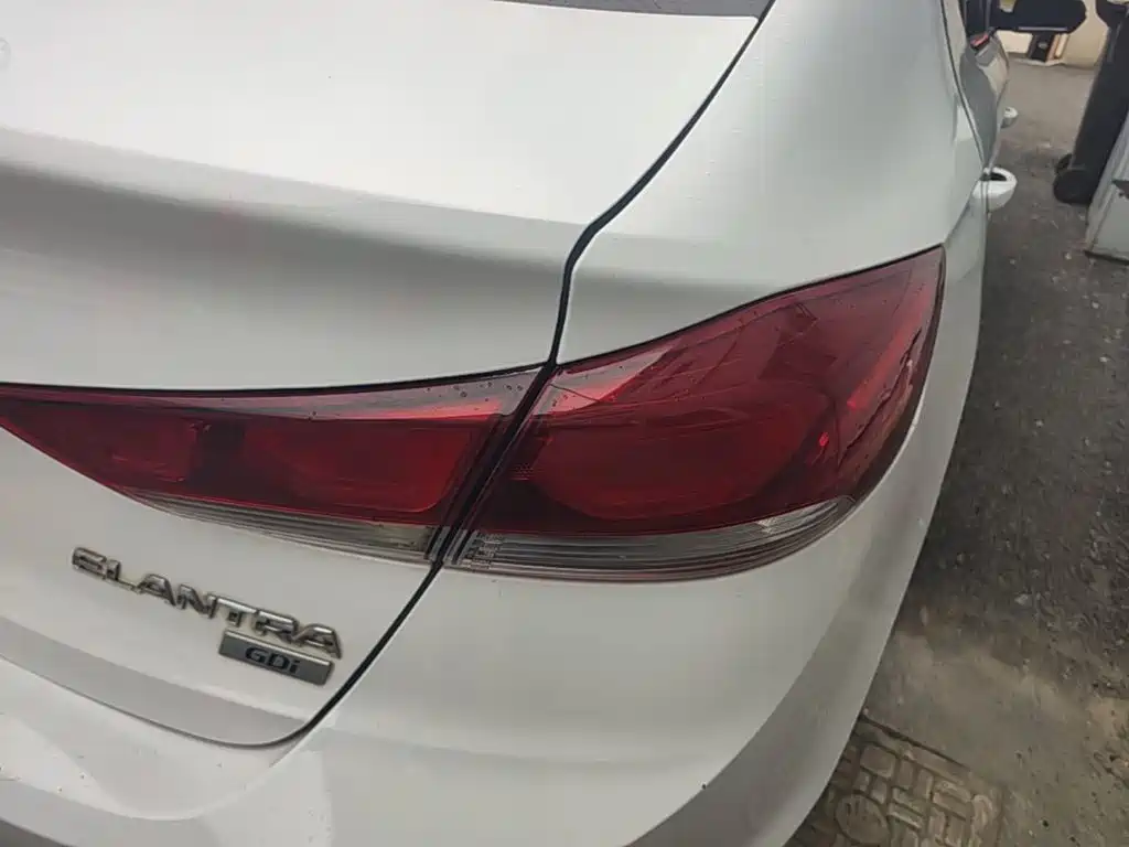 Hyundai Elantra — миниатюра 8