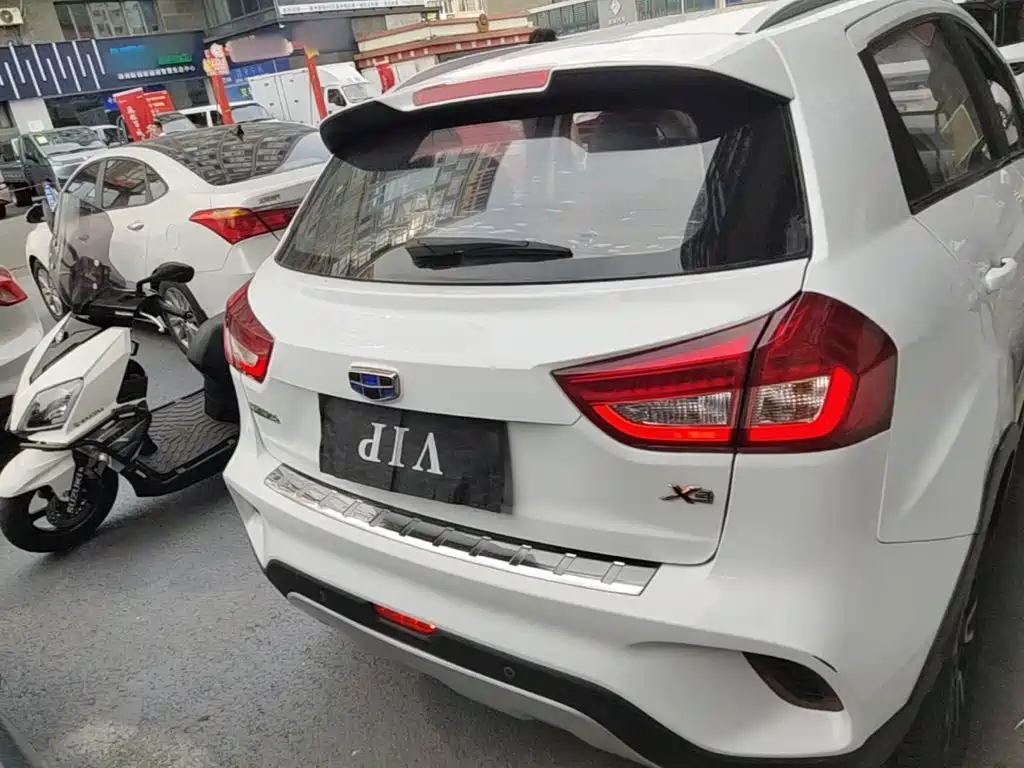 Geely Vision X3 — миниатюра 6