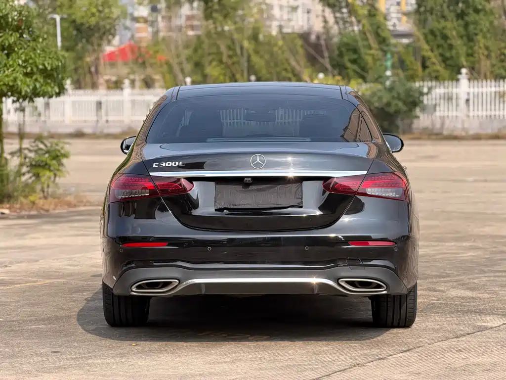 Mercedes-Benz E-Class — миниатюра 9