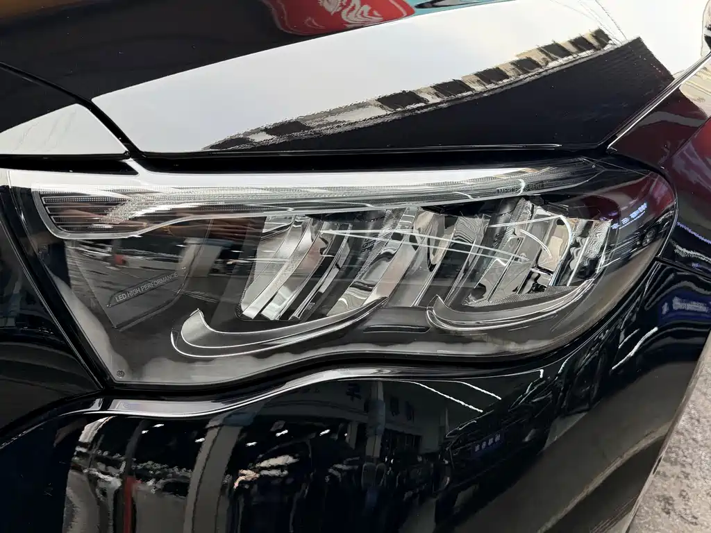 Mercedes-Benz E-Class — миниатюра 4