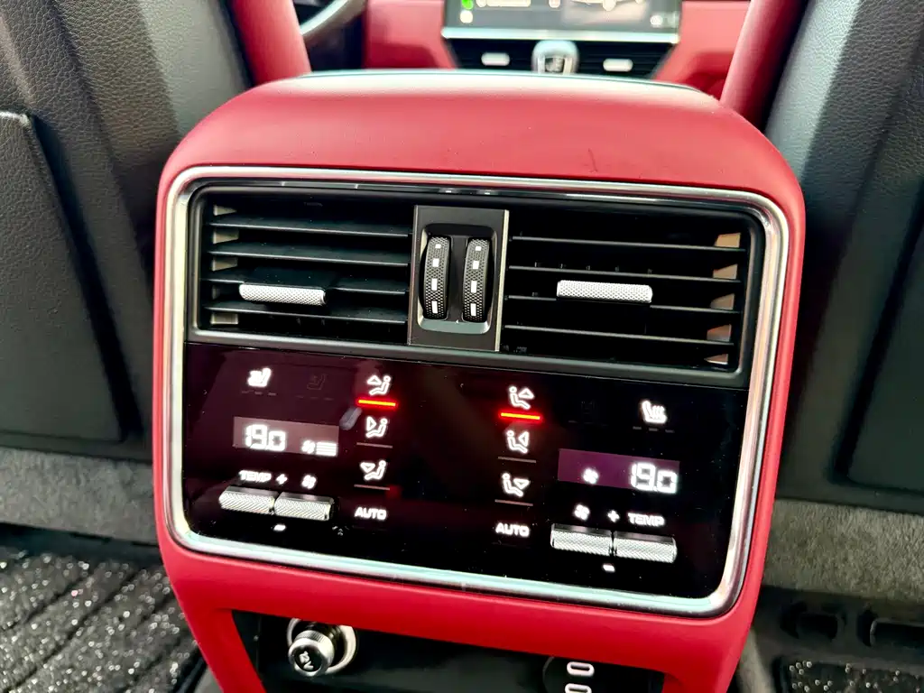Porsche Cayenne — миниатюра 13