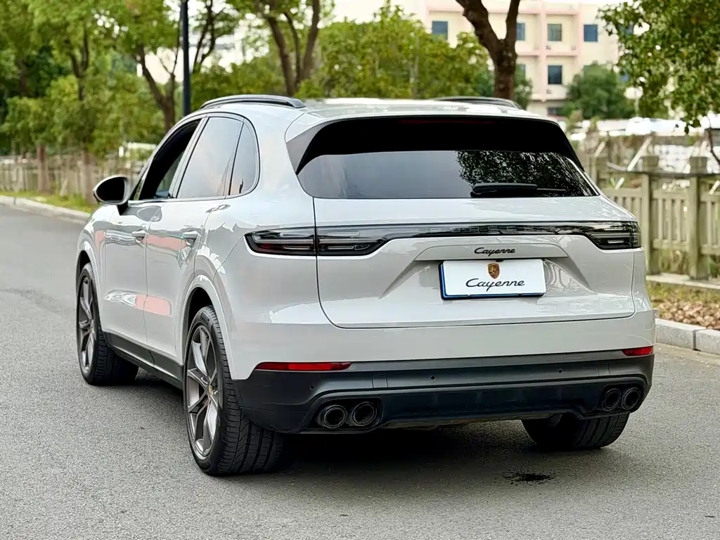 Porsche Cayenne — миниатюра 6