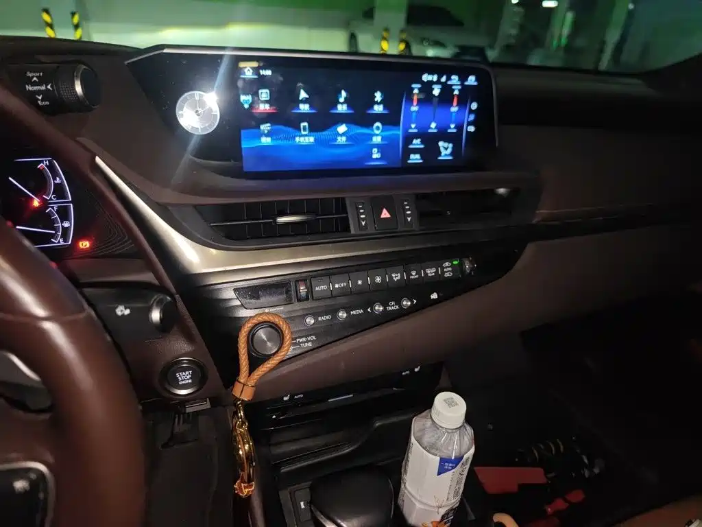 Lexus ES — миниатюра 6