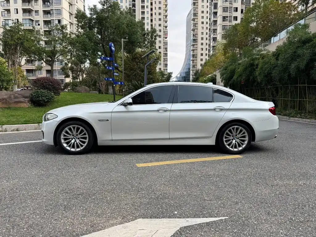 BMW 5 Series — миниатюра 3