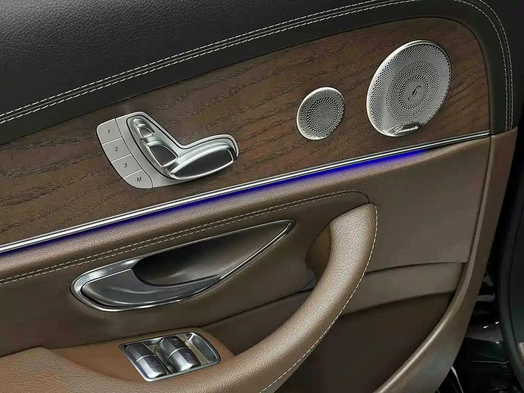 Mercedes-Benz E-Class — миниатюра 13
