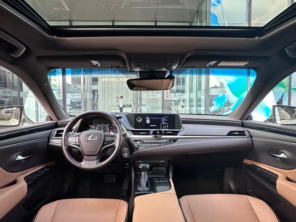 Lexus ES — миниатюра 8