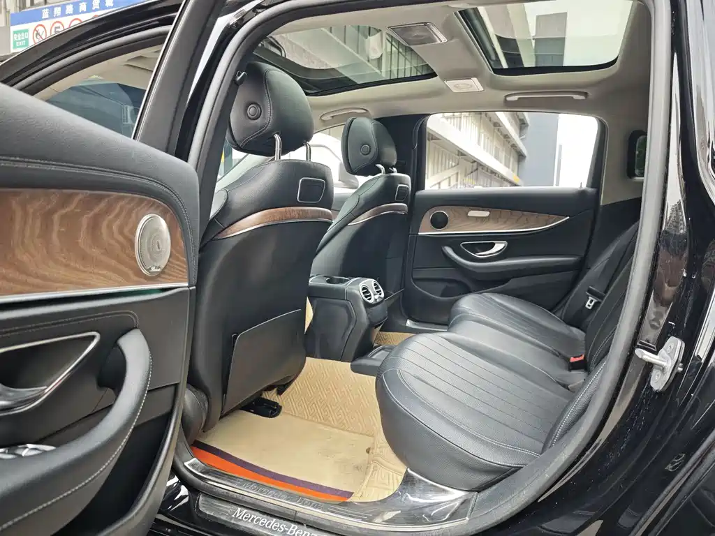Mercedes-Benz E-Class — миниатюра 6