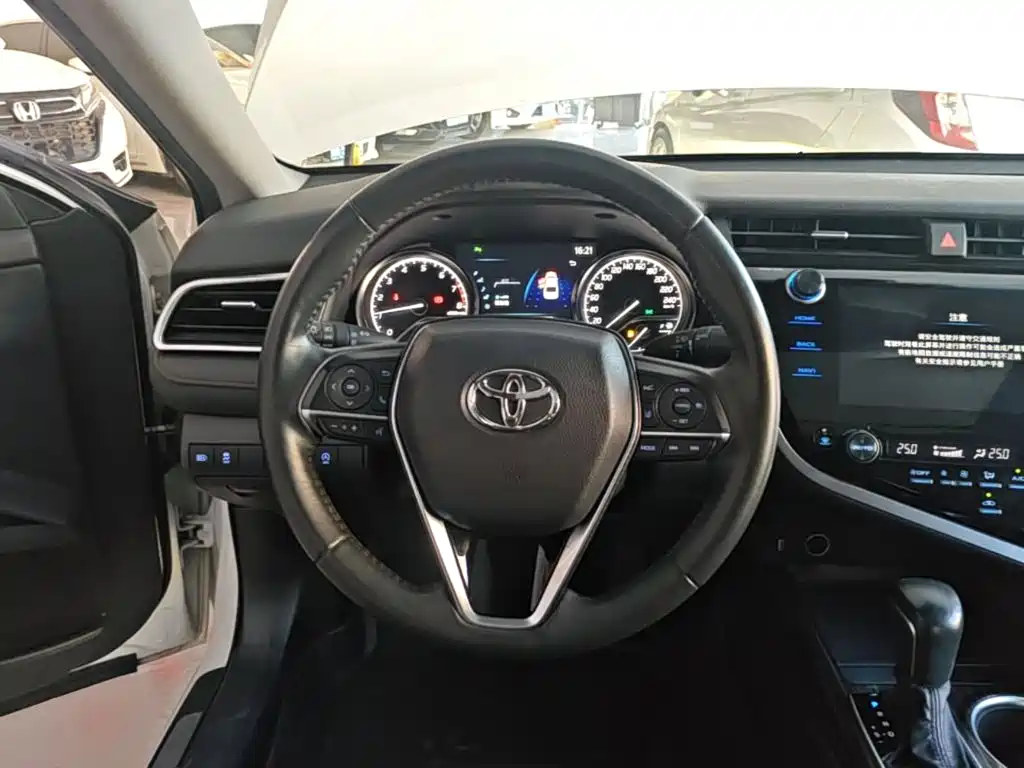 Toyota Camry — миниатюра 11