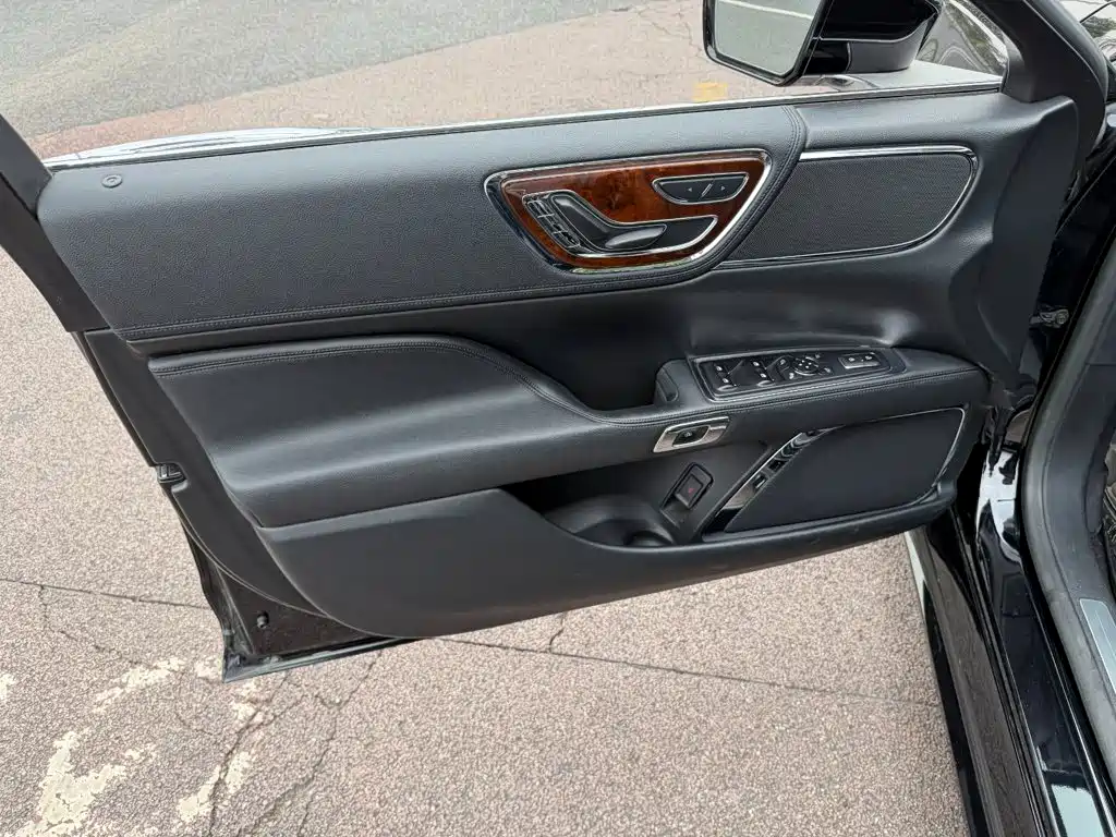 Lincoln Continental — миниатюра 6