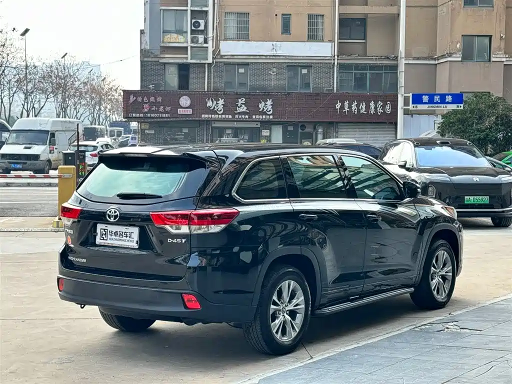 TOYOTA HIGHLANDER