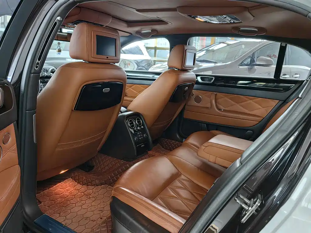 Bentley Flying Spur 2010 6.0T мест