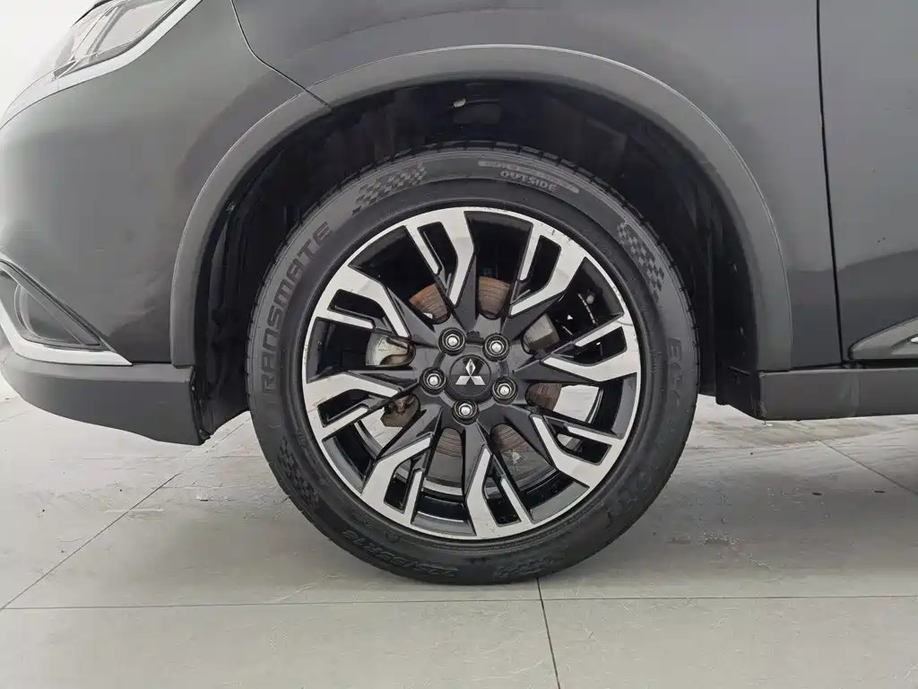 Mitsubishi Outlander — миниатюра 17