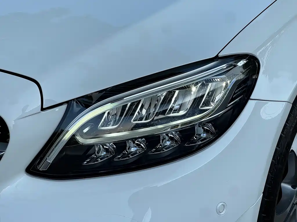 Mercedes-Benz C-Class — миниатюра 17