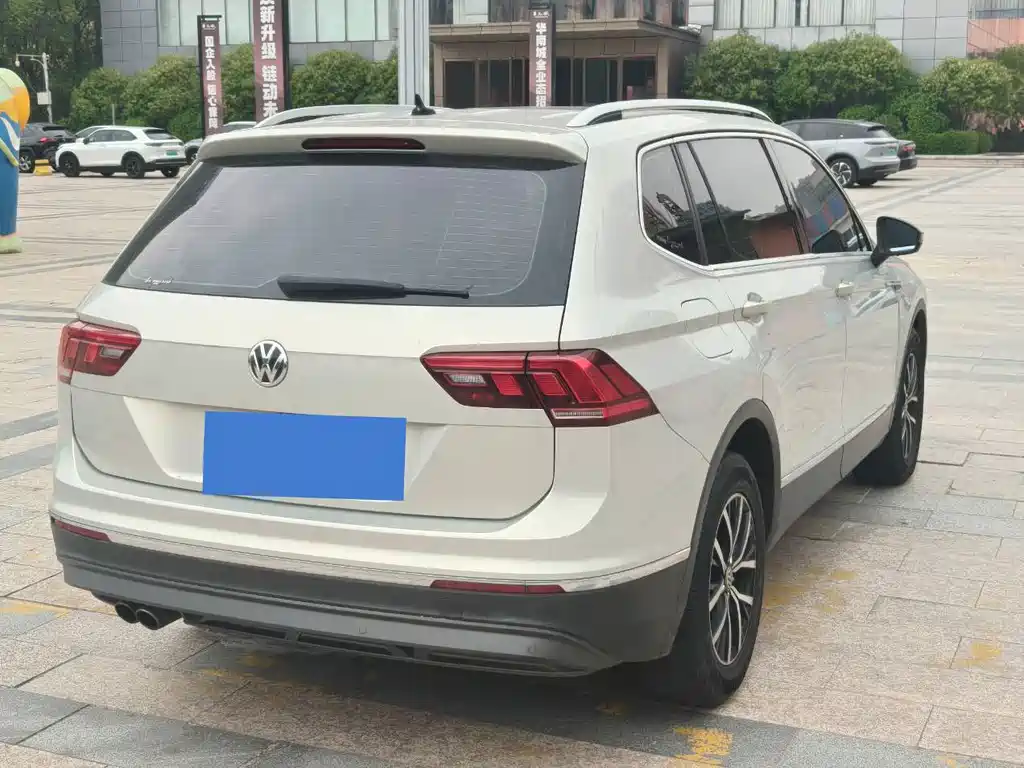 Volkswagen Tiguan L — миниатюра 8