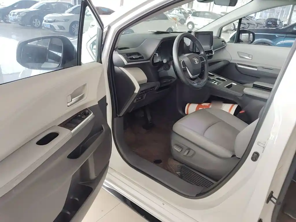Toyota Sienna — миниатюра 16