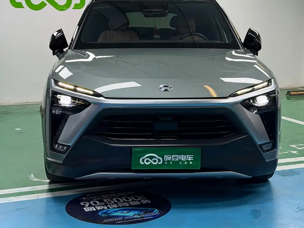 NIO ES8 2020 415KM мест