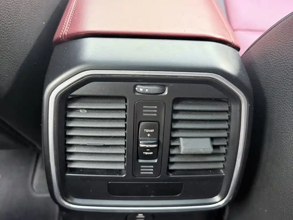 Porsche Macan — миниатюра 5