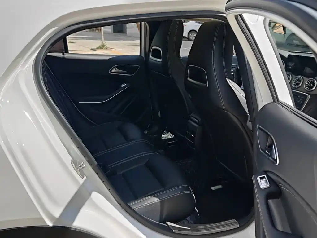 Mercedes-Benz GLA — миниатюра 12